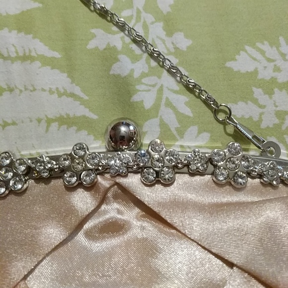 NWT gold evening bag with silver clasp - Picture 2 of 5